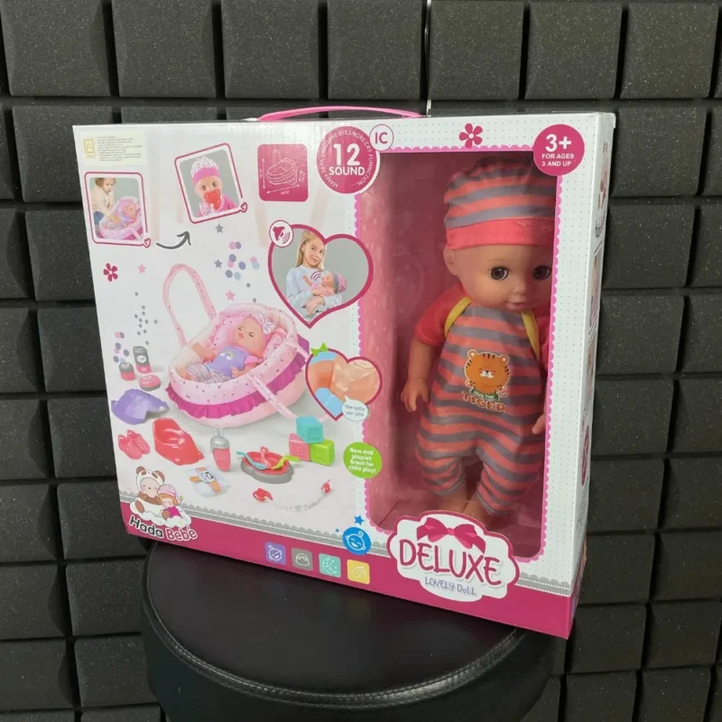 Lalka bobas mówiąca z akcesoriami dla niemowlaka oraz materiałowym nosidełkiem - obrazek 9