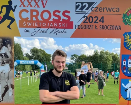 Przedstawiciel AMPQ podczas Crossu Świętojańskiego imienia Jana Marka